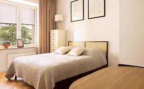 Komfortowy Apartament W Scislym Centrum & Parking Comfortable Apartment In The Very Center Of Warsaw